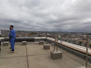 研究講義棟屋上から横浜市都筑区を一望。風況もばっちりだが｡｡
