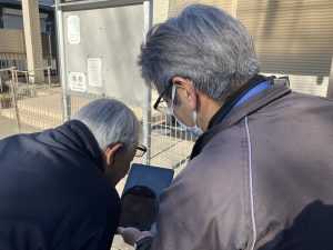 自治会館に設置したカメラの画角をタブレット端末で確認